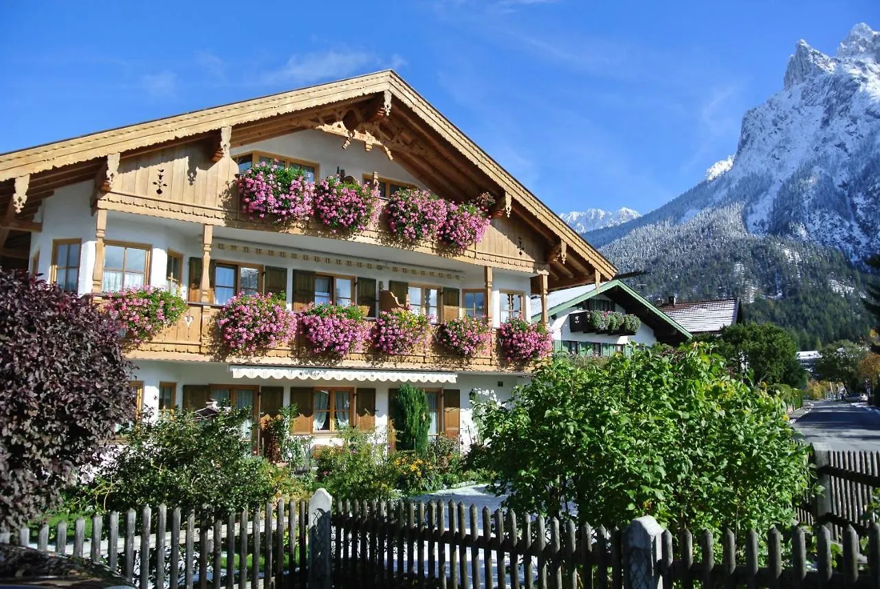Ferienwohnungen Alpenperle Mittenwald Apartment